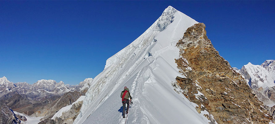 lobuche peak